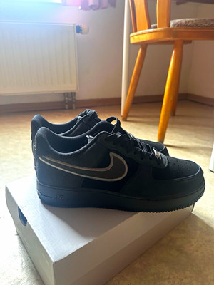 Nike Air Force 1 Low Top Sneaker Herren schwarz EU 41 US 8 Schnürung IB6842-002