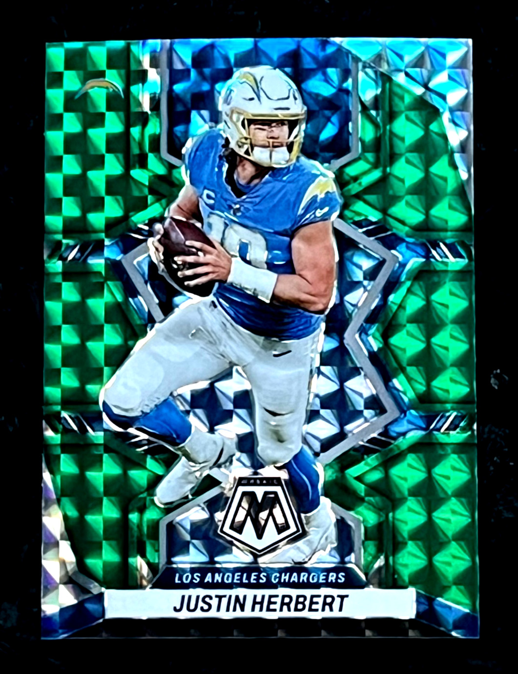 2022 Panini Mosaic Justin Herbert Green Prizm Parallel Los Angeles Chargers #101