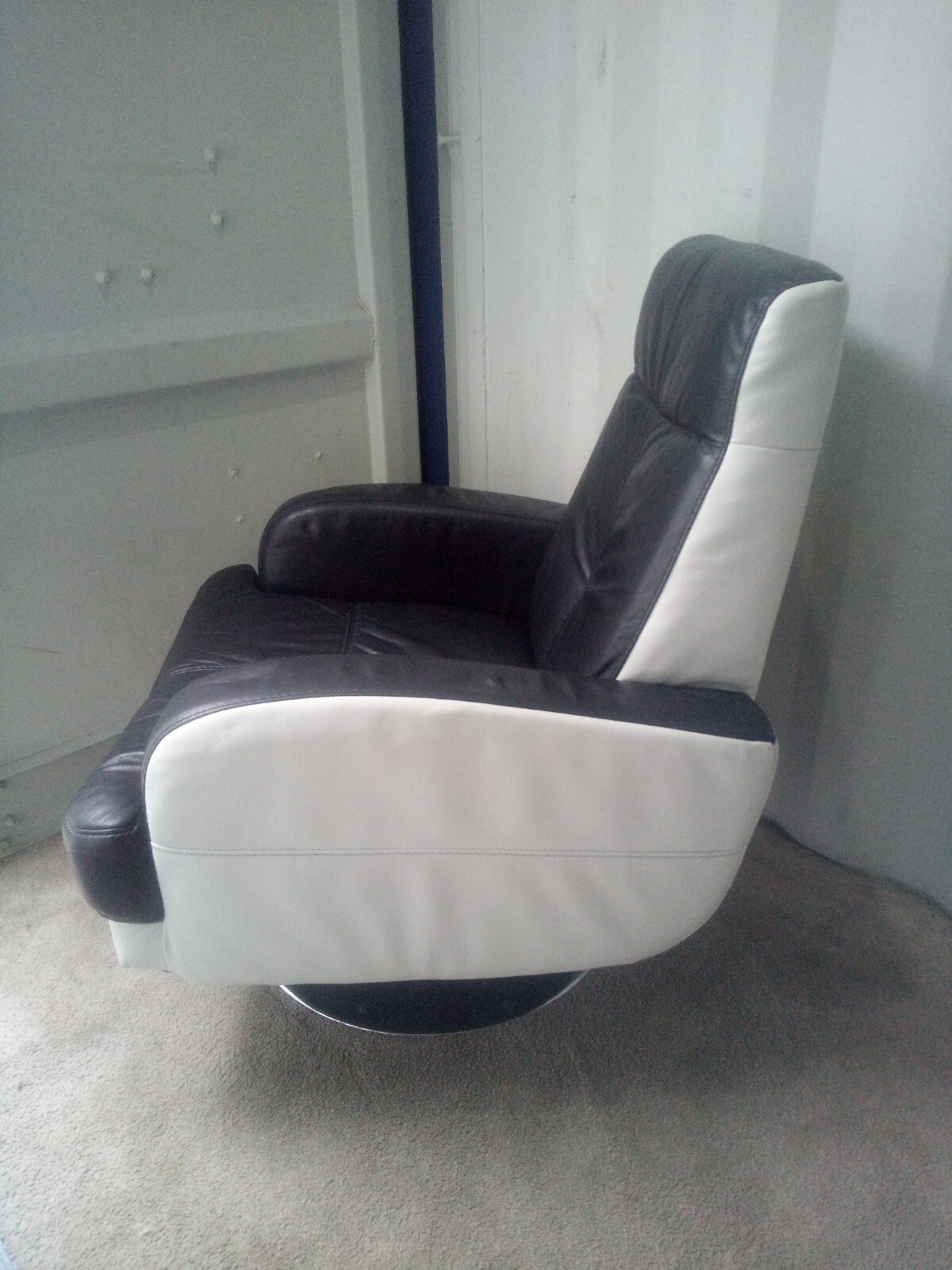 ⚫ DFS Leather Swivel Retro Contemporary Chrome Lounge Arm Chair