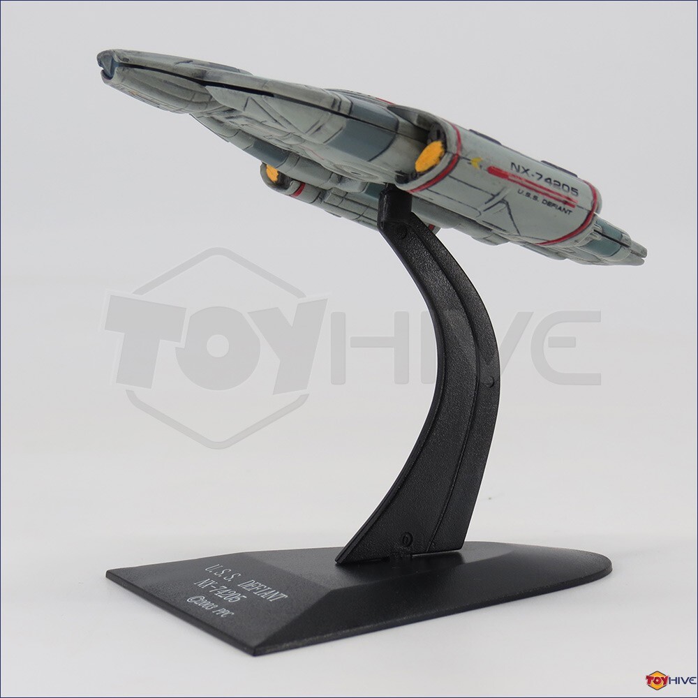 Star Trek USS Defiant NX 74205 Collectible Display spaceship by