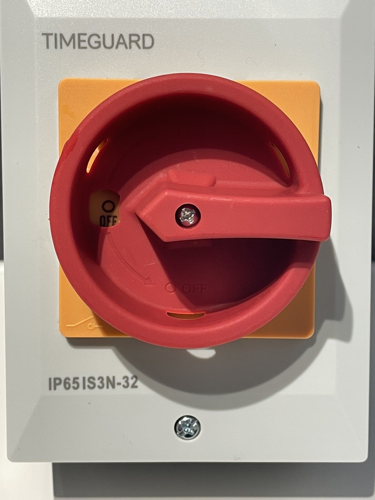 TIMEGUARD ROTARY ISOLATOR SWITCH 3 POLE 32A IP65 IS3N-32 RED HANDLE