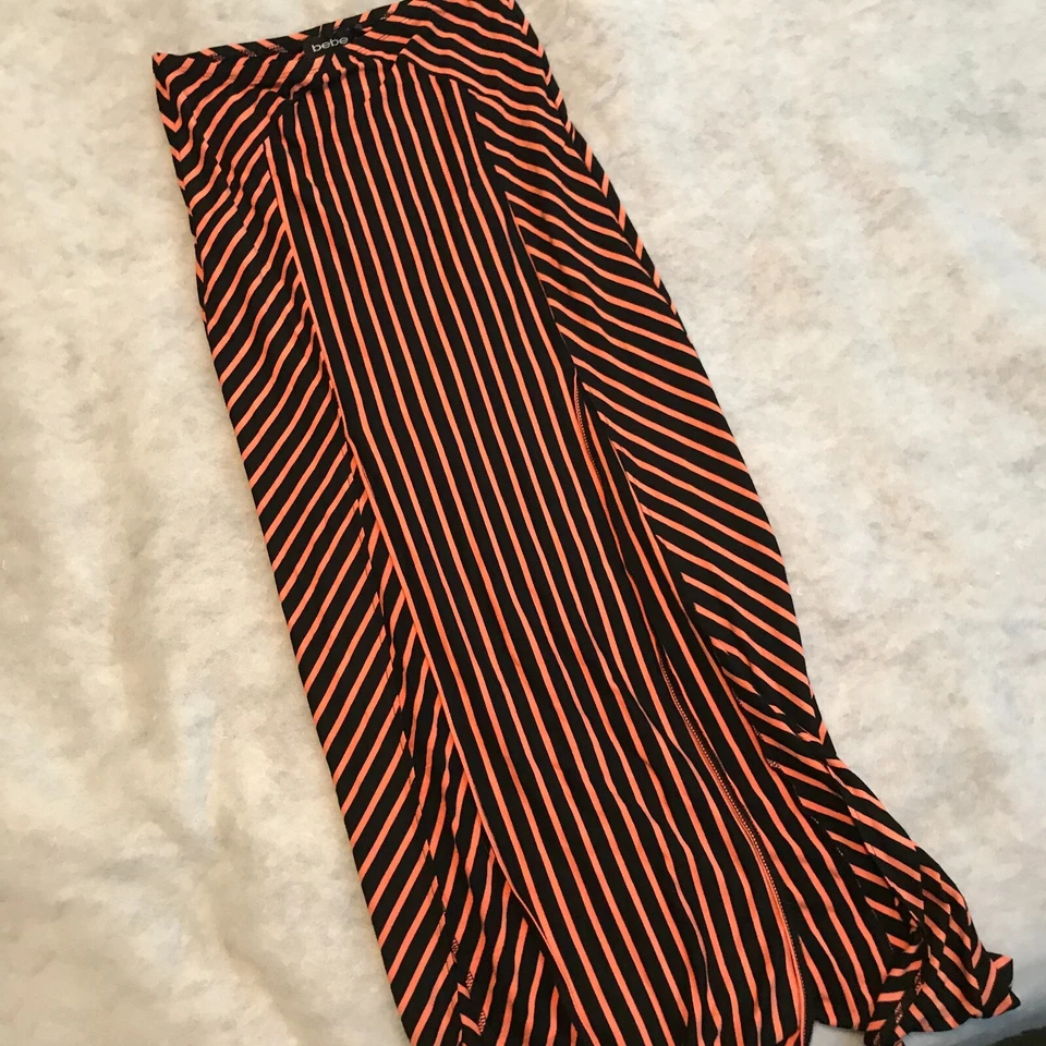 Maxi falda larga a rayas azul marino y rosa Bebe con abertura lateral vacaciones de verano talla XS Foto 3 de 4