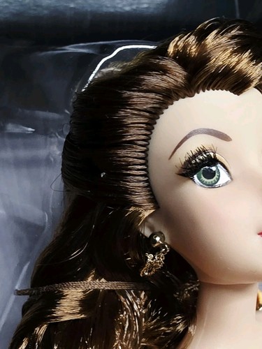 Disney Designer Beauty & Beast Belle Premiere Series Limited Edition doll - 第 2/24 張圖片