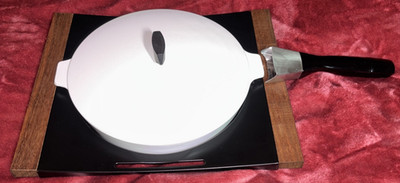 CORNINGWARE Buffet Server w/Handle & Metal Cradle, 10'' Covered Skillet B-10, NOS