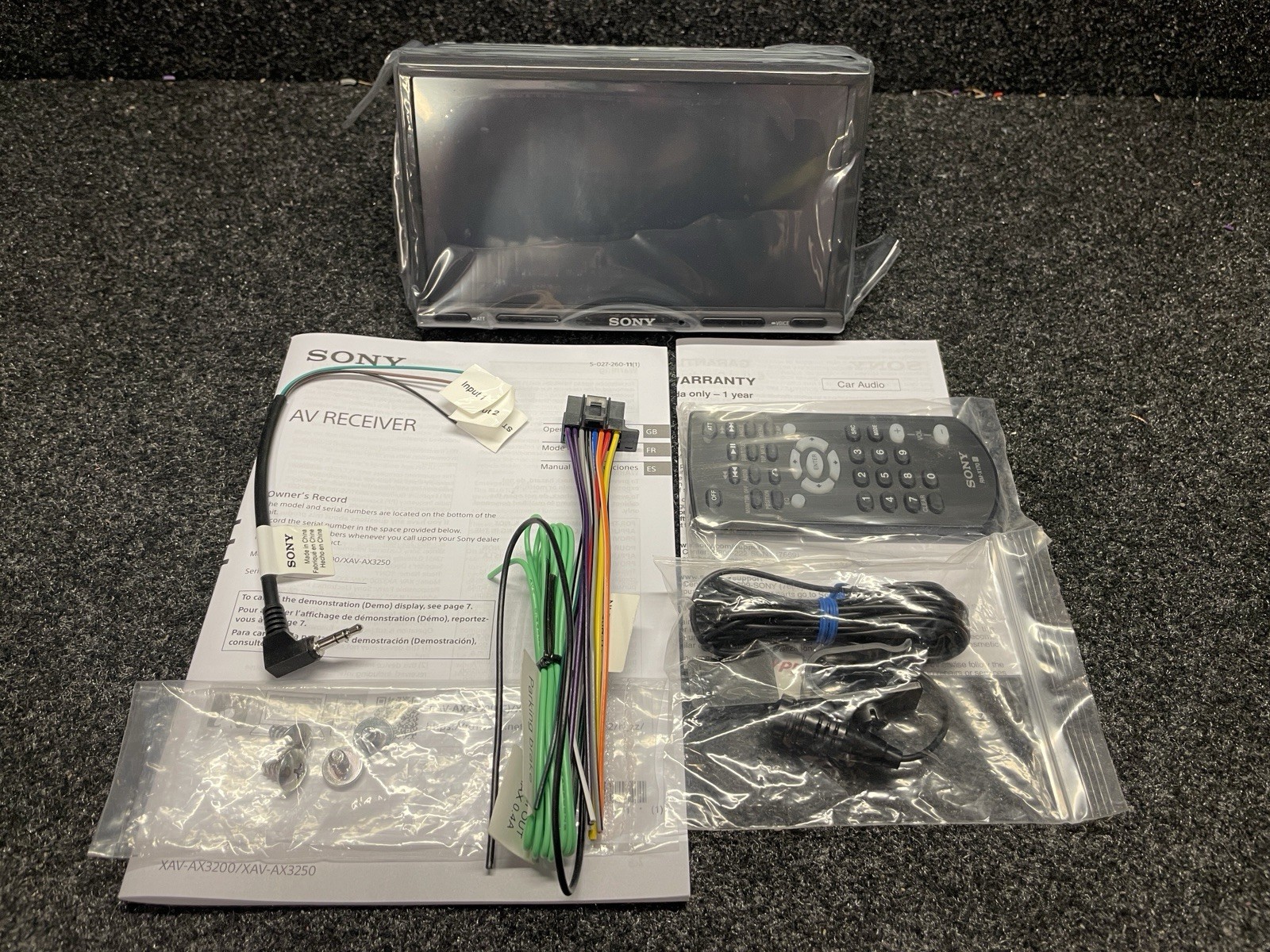 Sony XAV-AX3200 Digital Media Receiver (No CD) Apple CarPlay Android Auto BT