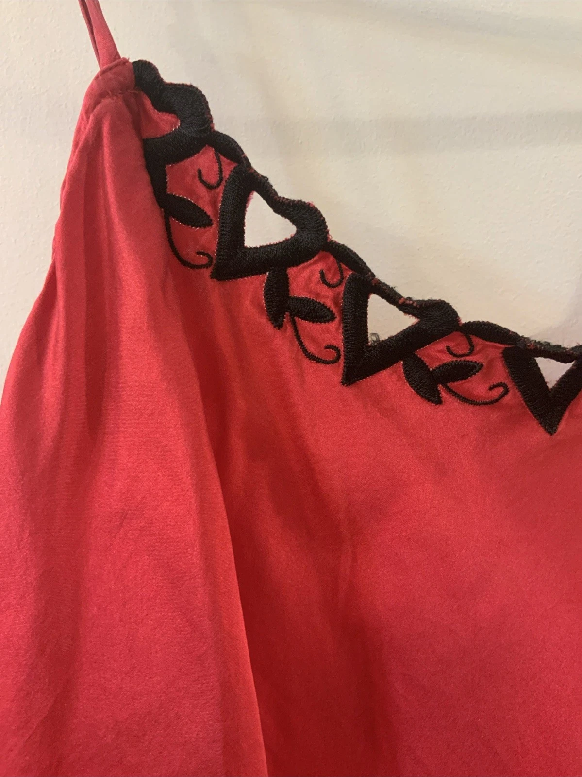 UNDERCOVER Abito Victoria’s Secret in seta chemise slip M spacco davanti rosso nero taglio cuori