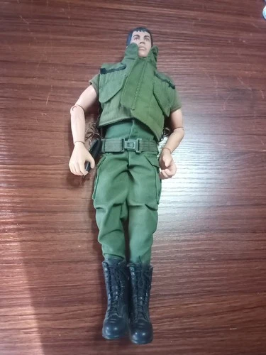 Hasbro 1996 Soldier Figure, Little Gold Maybe Paint? On Side Of Head