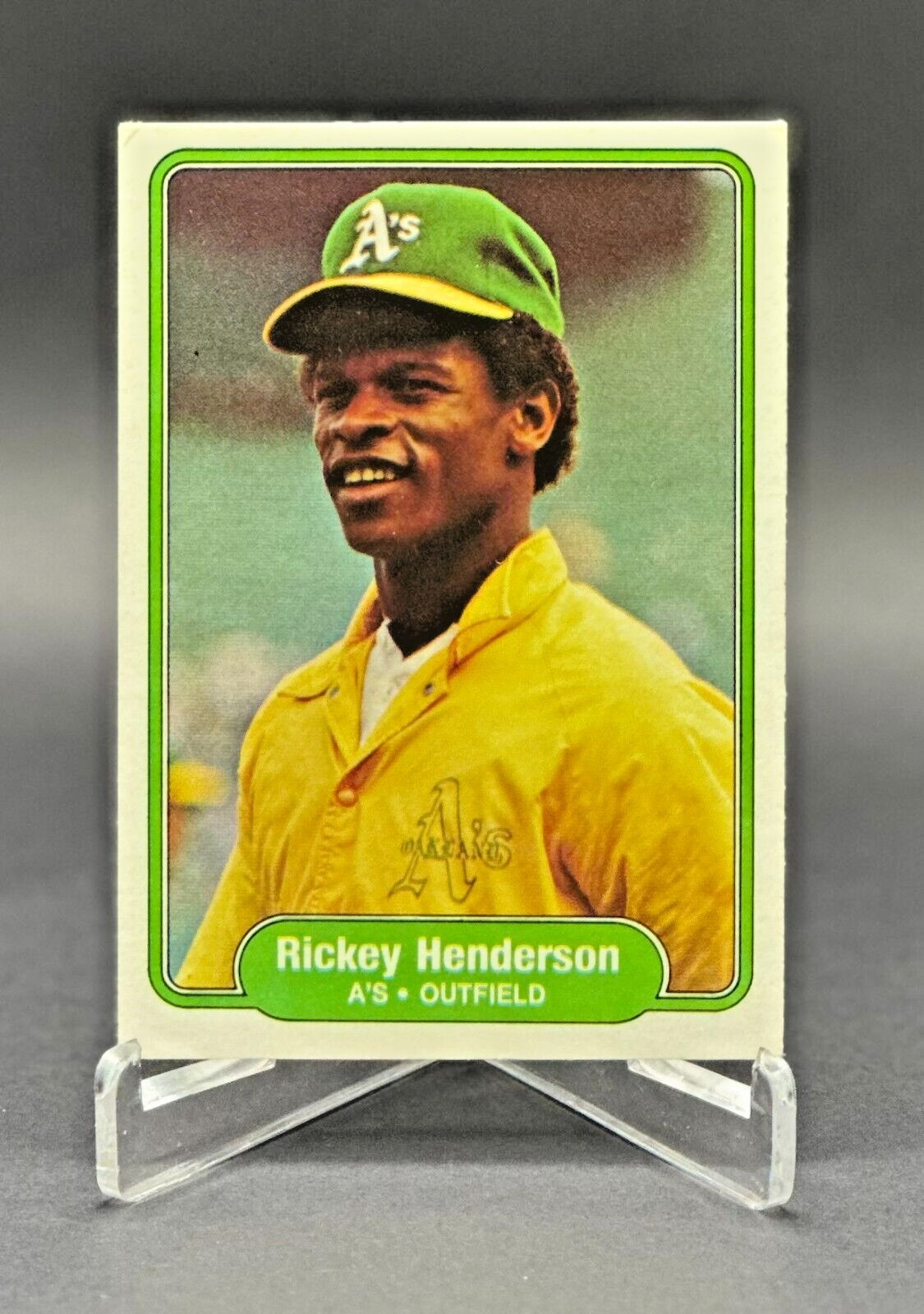 1982 Fleer - #92 Rickey Henderson **sharp corners**