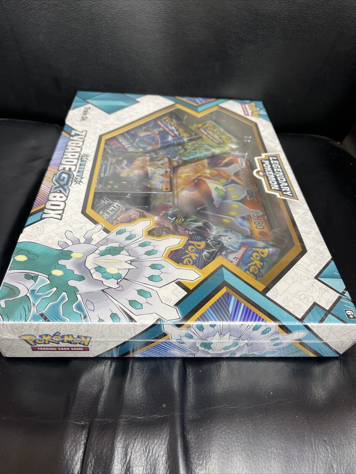 Pokemon BOX Pokemon Lendarios SHINY ZYGARDE-GX Brilhante 40819 Copag 98864  – Starhouse Mega Store