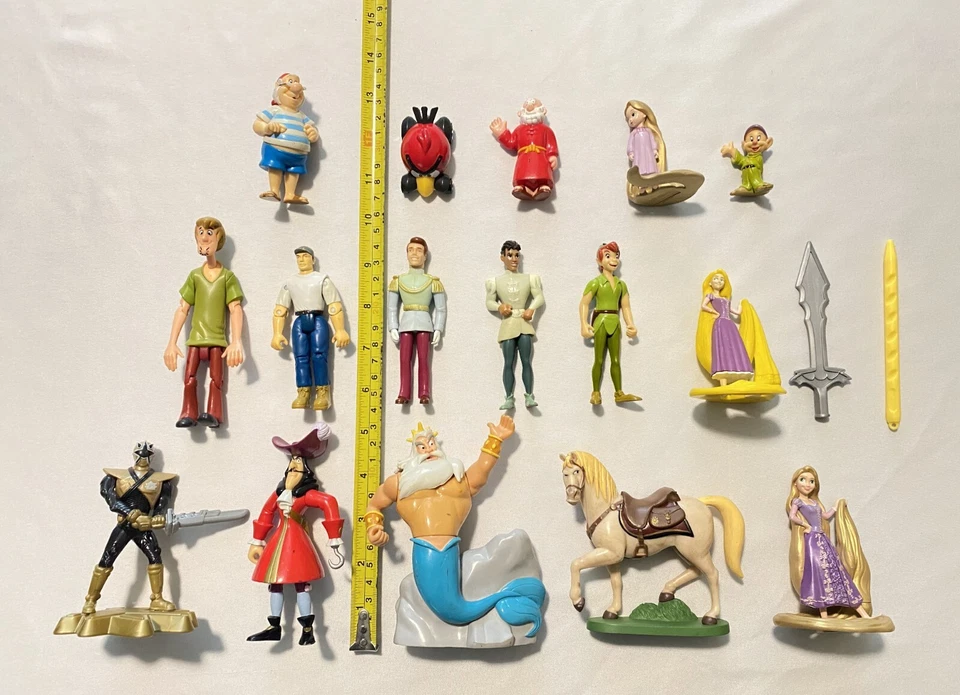 Disney And Other 18 Mini Toys Figure Figurine And Acessories - Image 2 of 4