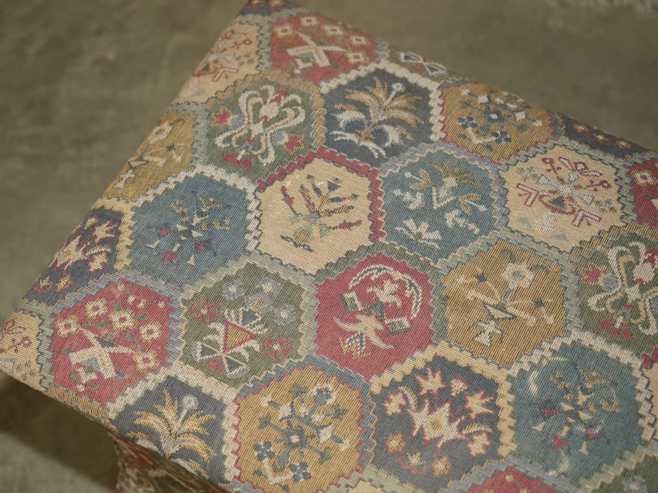 VICTORIAN CIRCA 1880 KILIM EMBROIDERED UPHOLSTERY OTTOMAN FOOTSTOOL TRUNK - Image 4 of 4
