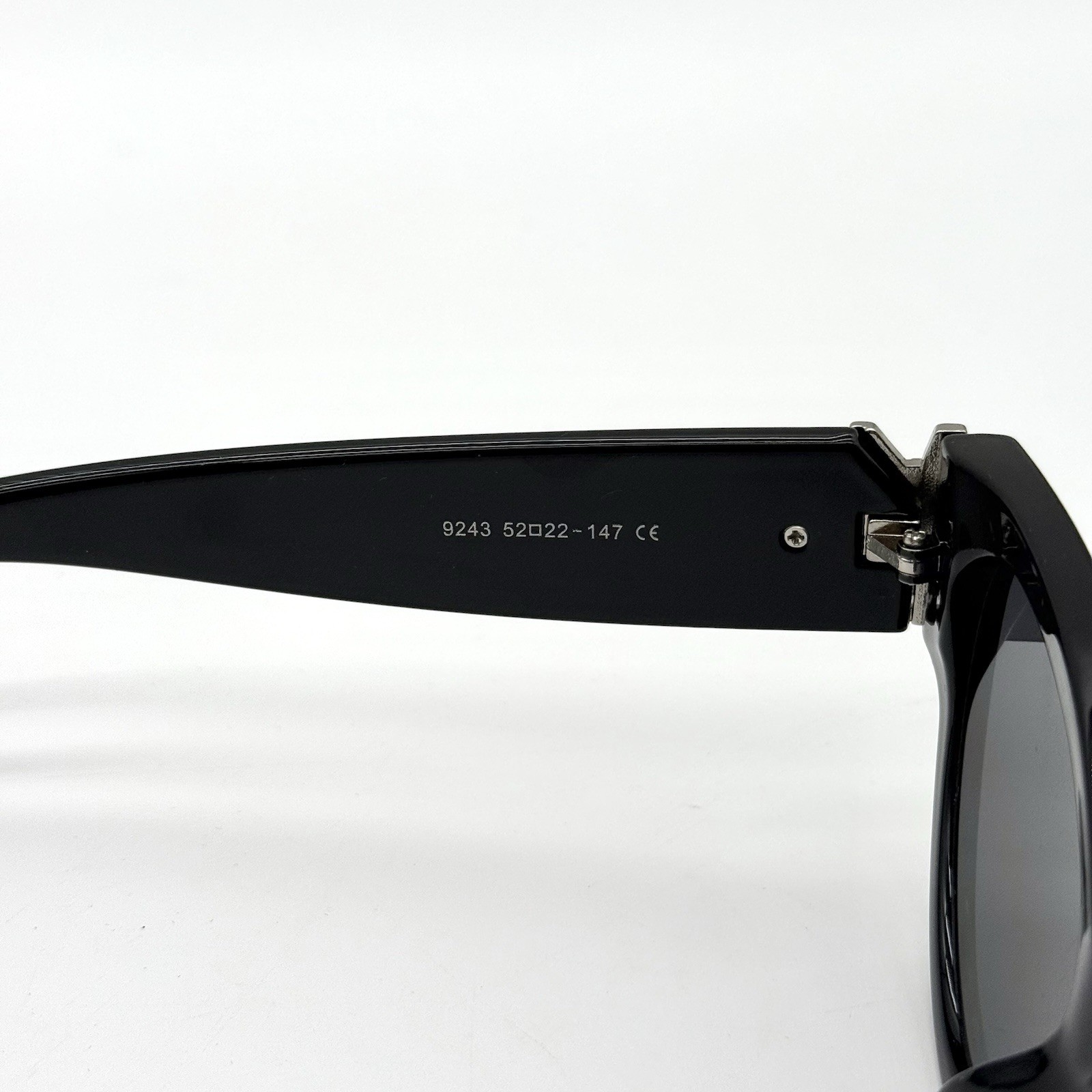 SAINT LAURENT Occhiali da sole donna YSL montatura occhi di gatto neri con logo tono argento su tempio