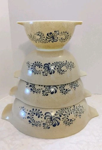 Set of 4 Vtg Pyrex Homestead Cinderella Nesting Mixing Bowls 441,442,443,444