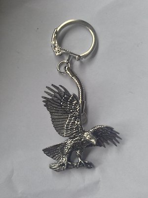 Schlüsselanhänger B37 Falke/Adler aus feinem englischem Zinn an Schlange Handarbeit 