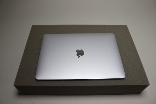 Apple MacBook Air Core i5 8GB DDR3 250GB SSD 13in LCD - Picture 3 of 7