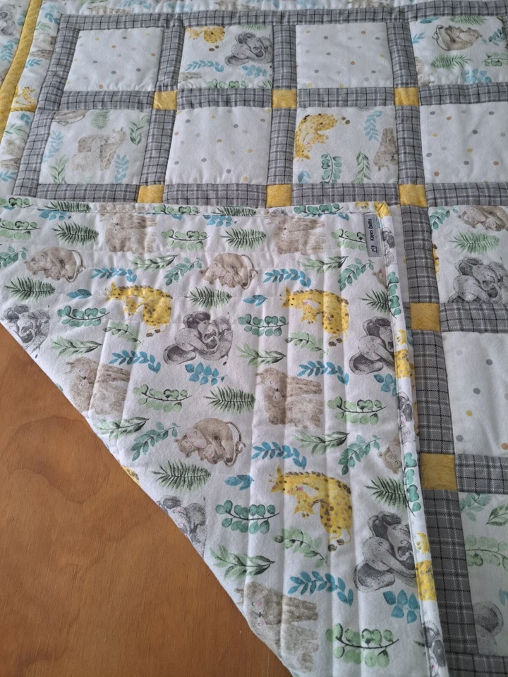 Edredón para bebé "Jungle Babies" 38"x 44"- 00% franela de algodón $64,95 Foto 2 de 4