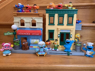 2010 Hasbro Sesame Street Hooper's Store 123 Neighborhood
