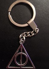 ❤️ LLAVERO BOLSO CHARM HARRY POTTER HALLOWS TONO PLATA en bolsa de regalo