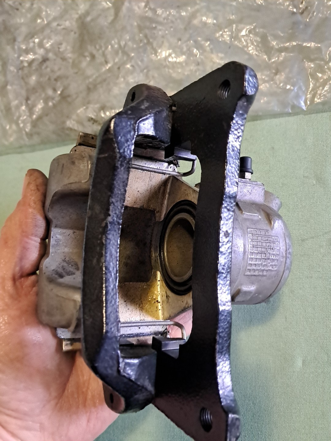 Étrier grippé FIAT X19 Spider solution piston avant droit 48