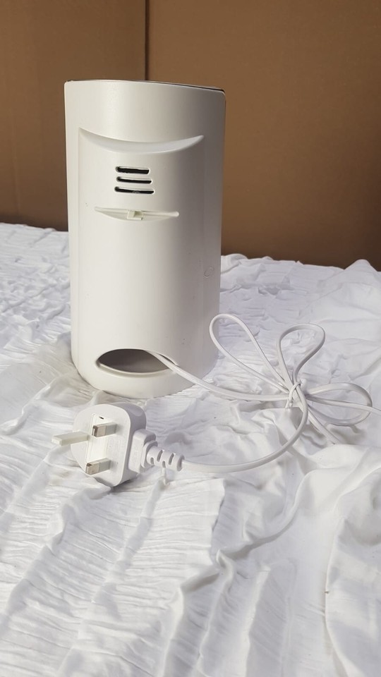 Cookworks CanOpener Crack Can Bottle Opener With Knife SharpenerWhite