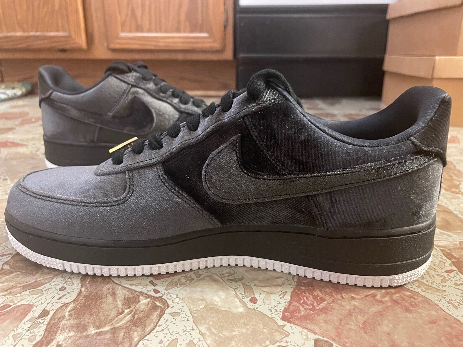 Size 9.5 - Nike Air Force 1 '07 QS 