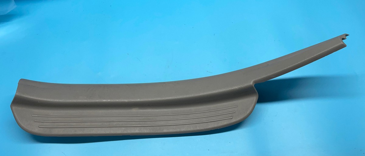 2002-06 Toyota Camry Left Rear Scuff Plate Door Trim Gray