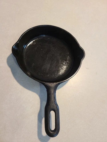 Griswold Iron Mountain No. 3, PN 1031 Cast Iron Skillet With Heat Ring.