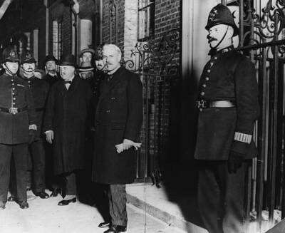 Ramsay Macdonald Britains first Labour Prime Minister leaves Downin- Old Photo
