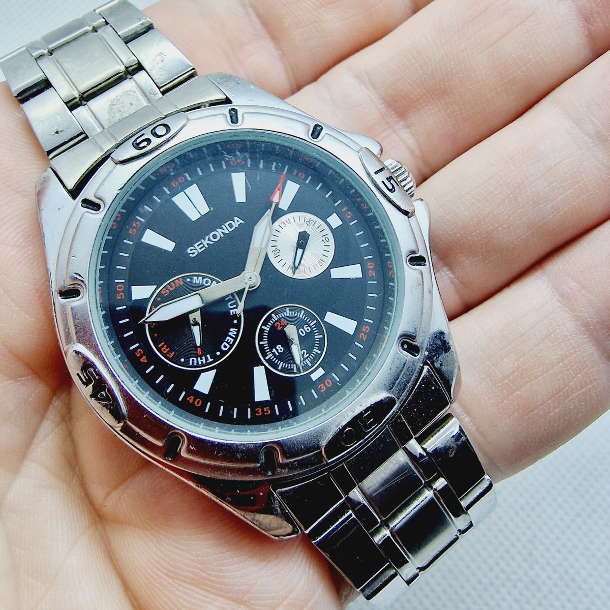 sekonda day date
