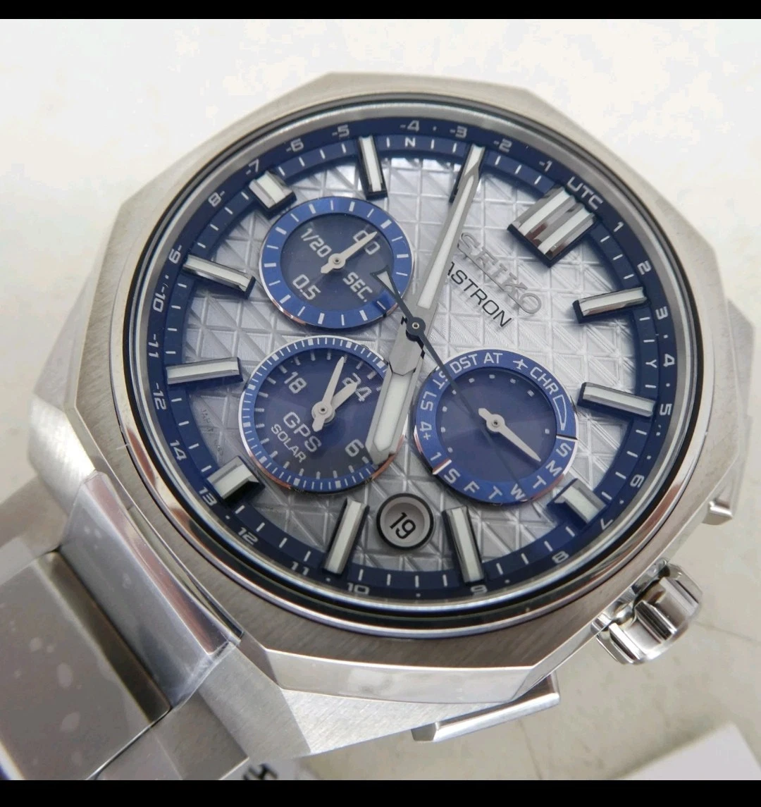 Seiko Astron HAB004J1 Hombre Solar Cuarzo Cronógrafo Titanio 43,4mm Dual Time