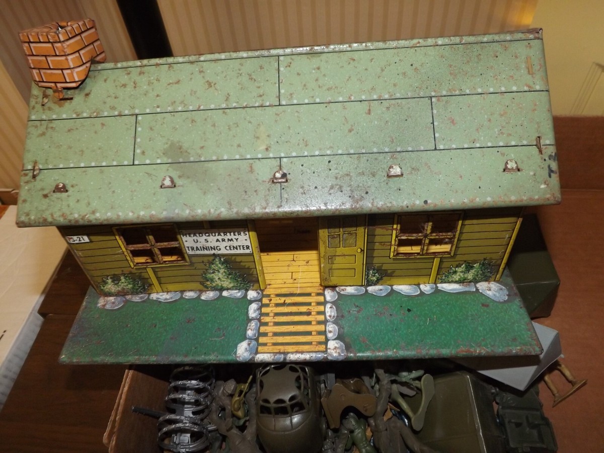 VINTAGE BOX LOT ARMY MEN VEHICLES AND TIN LITHO BUILDING | eBay