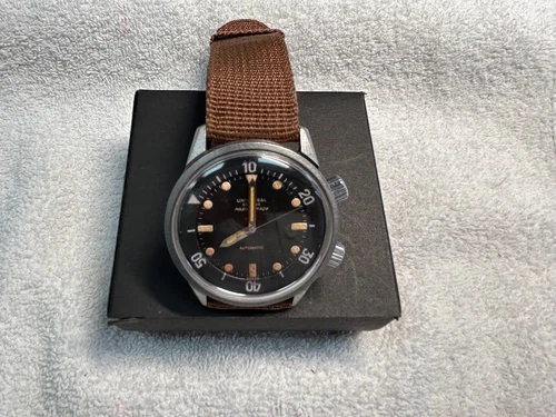 VINTAGE UNIVERSAL GENEVE POLEROUTER  MEN LARGE 42mm  Microtor Cal 215 - 20Jewel