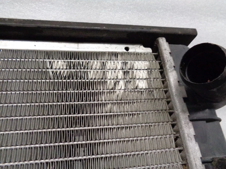 Radiador Land Rover Range Rover 1999-2002 fabricante de equipamento original AK220717 - Imagem 3 de 4