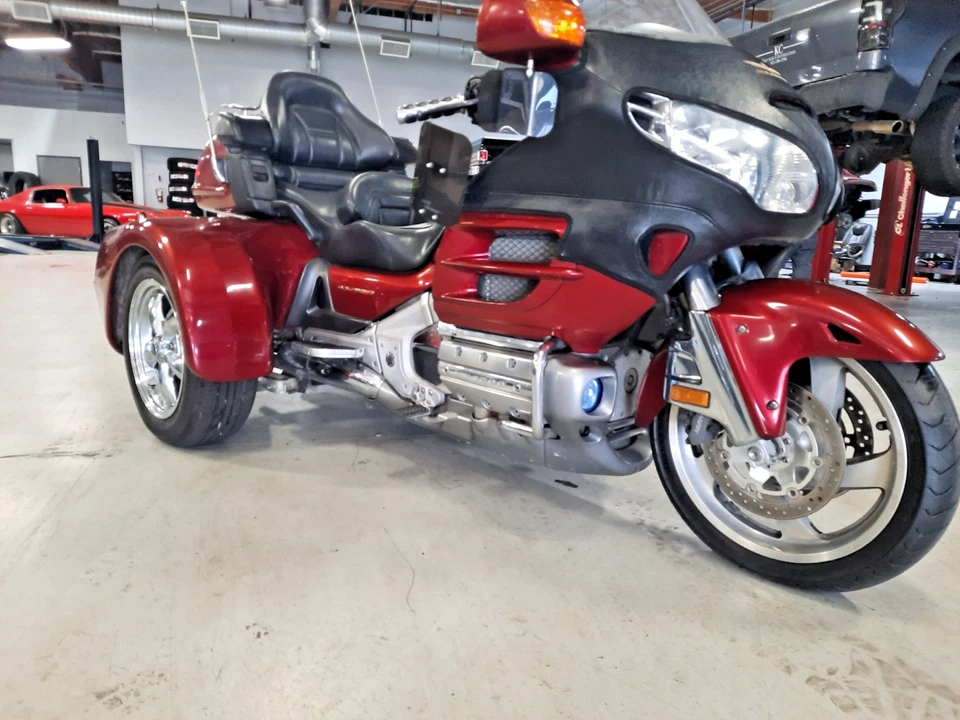 2001 Honda Gold Wing  - Image 3 of 4