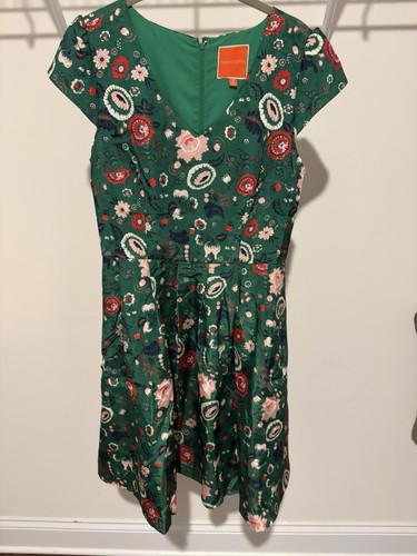 ModCloth Fit & Flare Dress V-Neck Short Sleeve Green Floral Knee Length M
