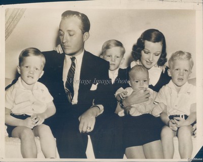 1977 Bing Crosby Children Wife Dixie Lee Petersburg Fl Beauty 7X9 Vintage Photo