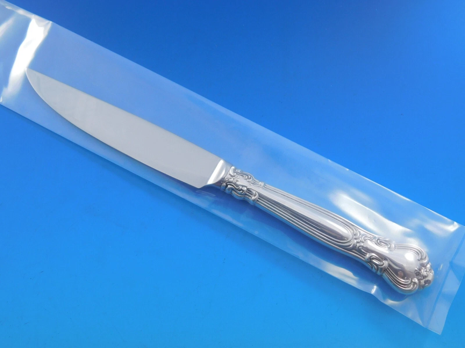 Chantilly by Gorham Sterling Silver Steak Knife HHWS Serrated Custom Made 8 7/8"
Opens in a new wind