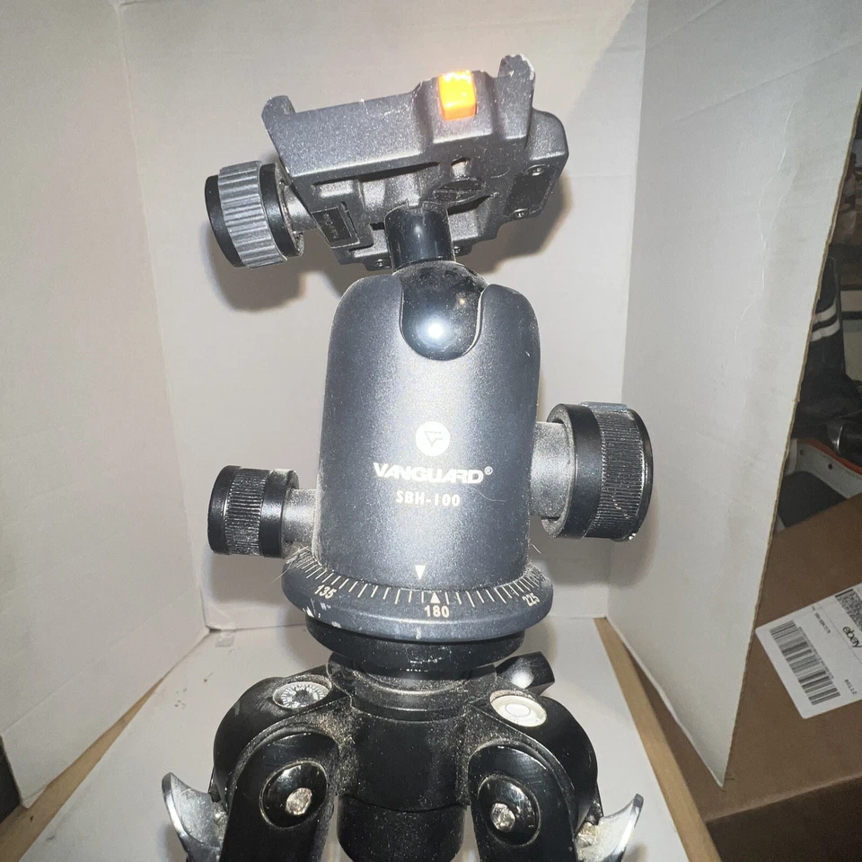 ProMaster C423W Tripod Vanguard SBH-100 Head. Great Condition - Image 3 of 4
