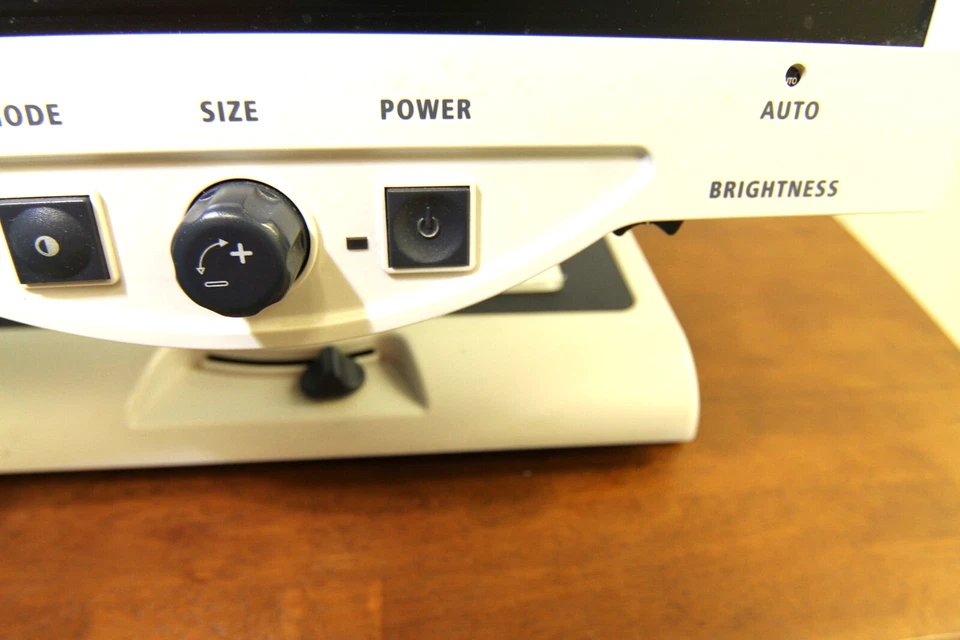 Lupa de vídeo LCD Enhanced Vision Merlin 19" - Imagem 4 de 4