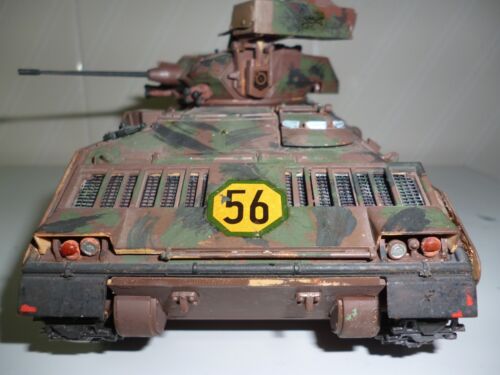 2 MAQUETAS ESCALA 1/35 DE L0S VEHICULOS MILITARES USA M2 BRADLEY Y M113 - Imagen 3 de 24