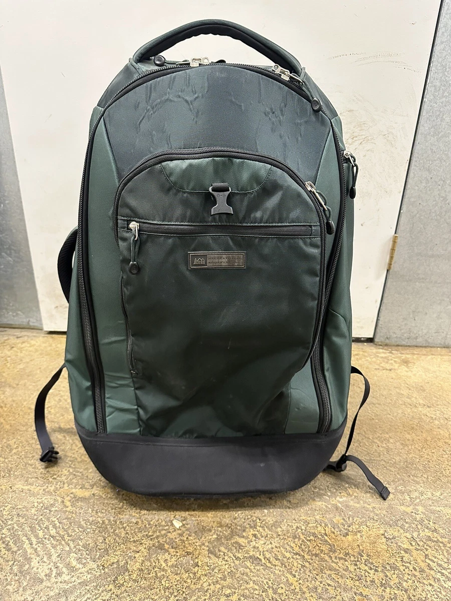 Rolling duffle best sale bag rei