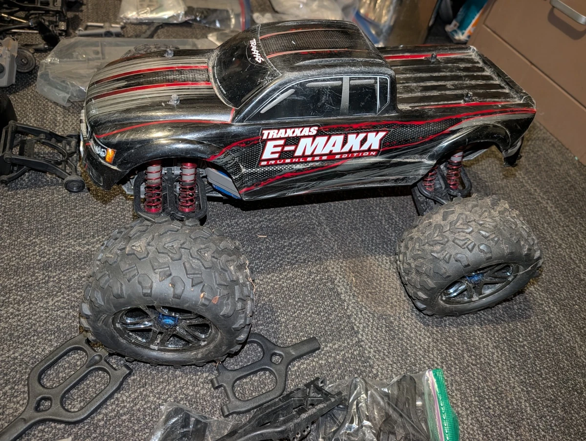 Preços baixos em Traxxas E-Maxx Modelo RC Carros, caminhões e