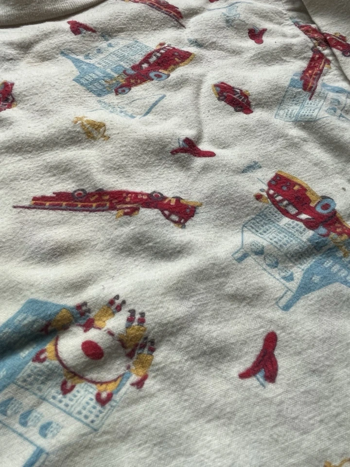 Винтажная пожарная машина 1950-х Towncraft Sanforized из 100% хлопка для мальчиков AOP с длинным рукавом - Изображение 3 из 4