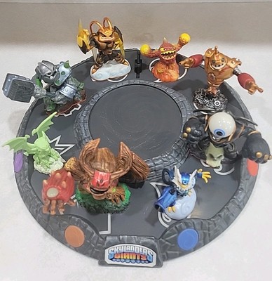 Skylanders Giants Battle Arena, Light Up Portal, Xbox 360 Game, 8 Giants Figures