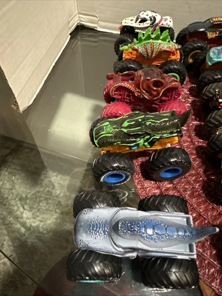 Lot Of 24 Hot Wheels Monster Jam Trucks Diecast 1:64 Scale Assorted  Etc - Image 3 of 4