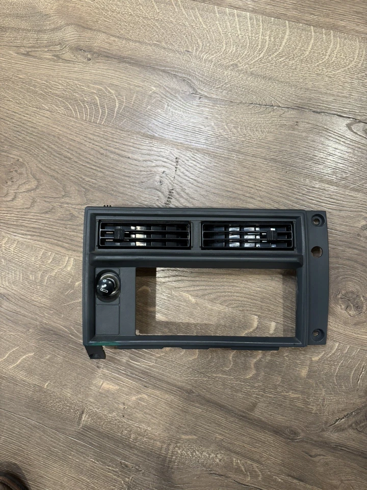 Chevrolet S10 GMC S15 1988-1994 radio tablero embellecedor bisel con encendedor OEM #15595798 Foto 4 de 4