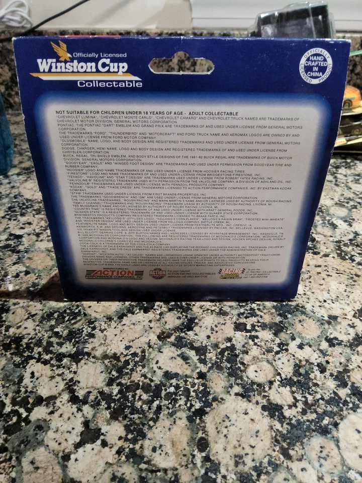 Ford Thunderbird 1995 Brett Bodine #11 Lowes acción NASCAR 1/64 diecast Foto 2 de 2