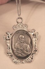 Bellissima Collana Religiosa Statua Cuore Sacro di Gesù Corona e Angeli Cornice