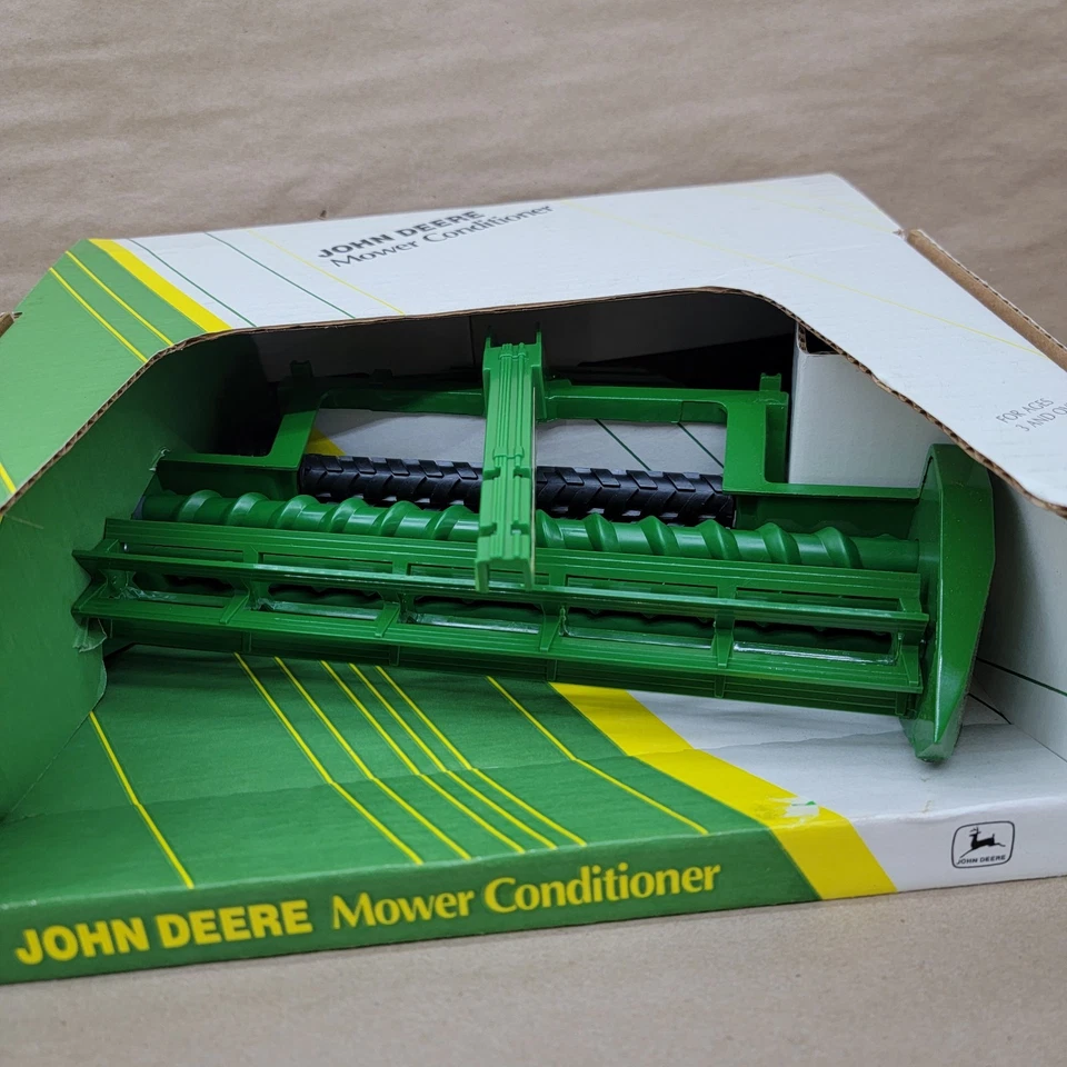 Vintage 1996 Ertl 1/16 Farm Toy John Deere Model 1600A Mower Conditioner  #5630 - Image 4 of 4