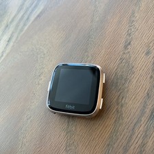 Fitbit Versa Fitness Activity Tracker - Rose Gold. WATCH ONLY. Working.